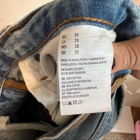 AEO Mens Patched Distressed Denim Shorts - Picture 9 of 9